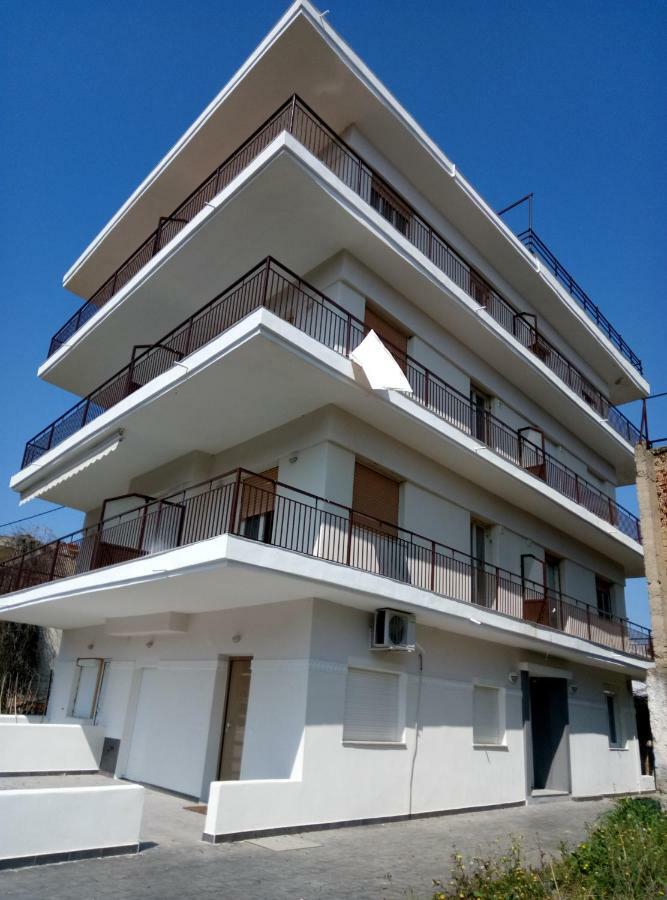 Pure Bliss Luxury Beachfront Apartment With Panoramic Sea Views, Electric Bbq, Gym Equipment And More Agia Triada  Exterior foto